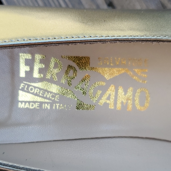 Salvatore Ferragamo Pumps.  Size 9. EUC. Gold Silver. Made in Italy - Picture 3 of 15